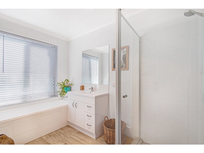 13 Kurrajong Court, Meringandan West QLD 4352