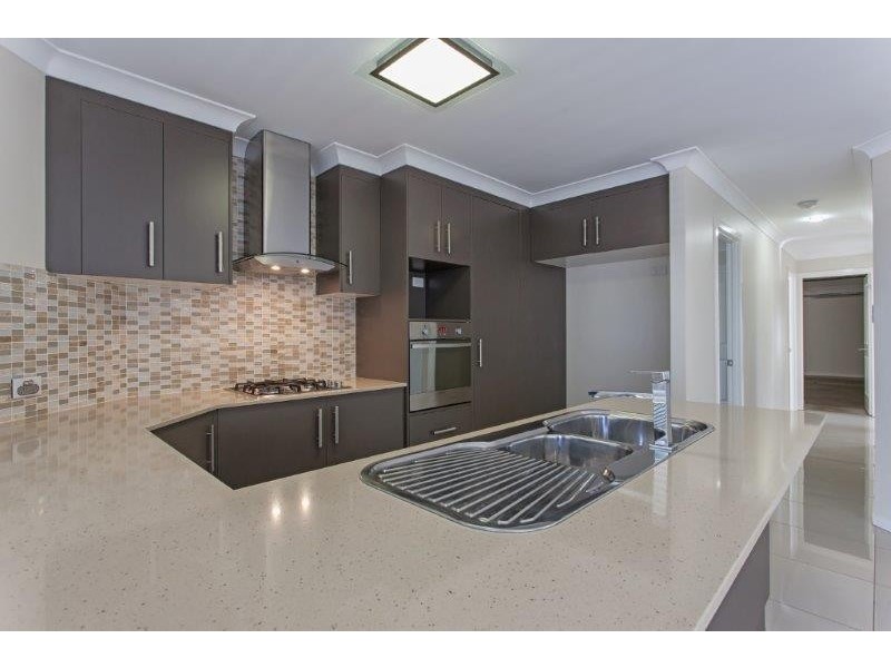 2/14 Ethan Street, Middle Ridge QLD 4350