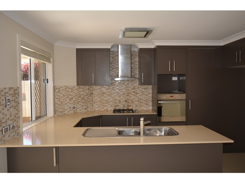 2/14 Ethan Street, Middle Ridge QLD 4350