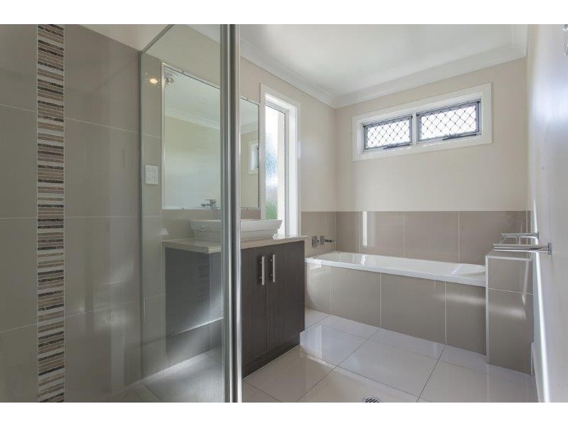 2/14 Ethan Street, Middle Ridge QLD 4350