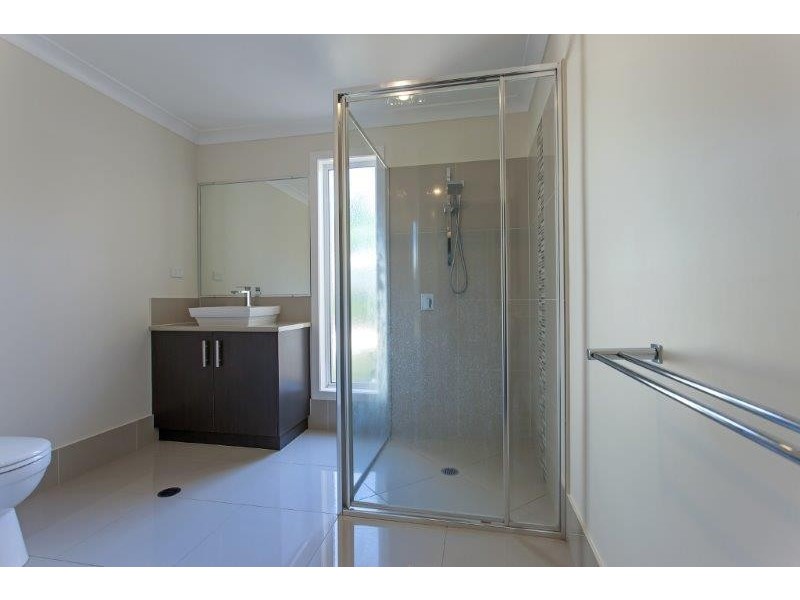 2/14 Ethan Street, Middle Ridge QLD 4350