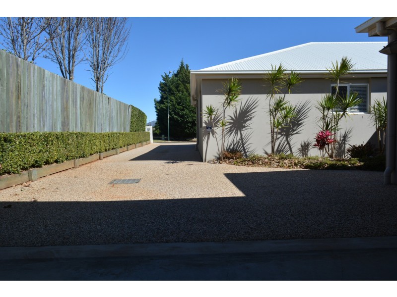 2/14 Ethan Street, Middle Ridge QLD 4350