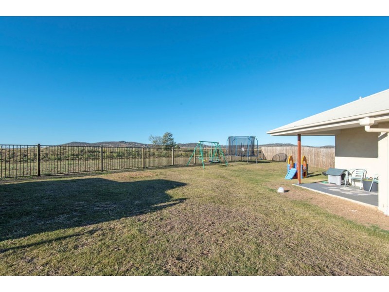 45 Mia Street, Wyreema QLD 4352