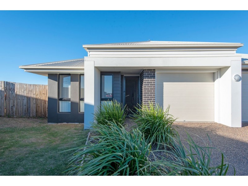 45 Mia Street, Wyreema QLD 4352