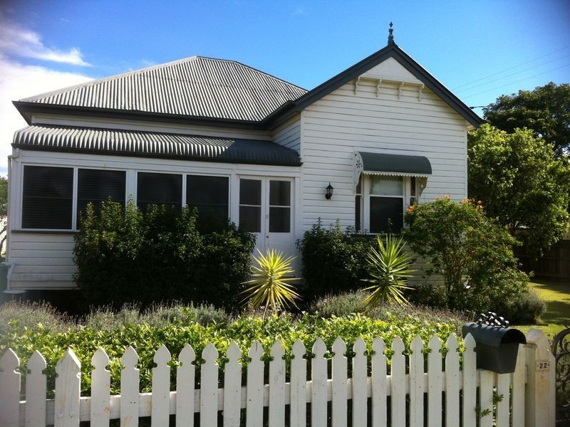 22 Albert Street, Newtown QLD 4350