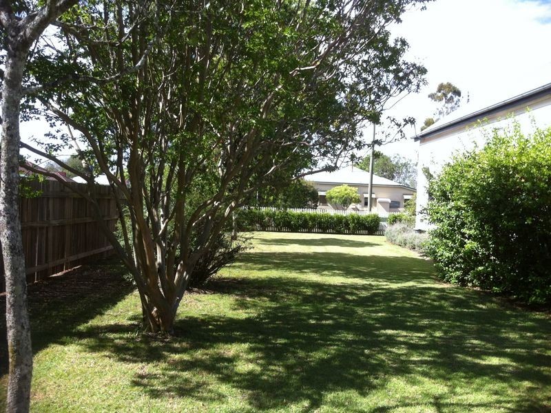 22 Albert Street, Newtown QLD 4350