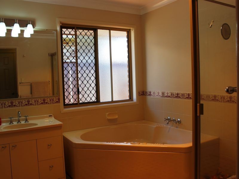 2 Belmond Court, Glenvale QLD 4350