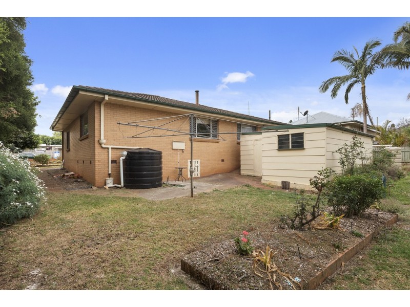 18 Ipswich Street, East Toowoomba QLD 4350