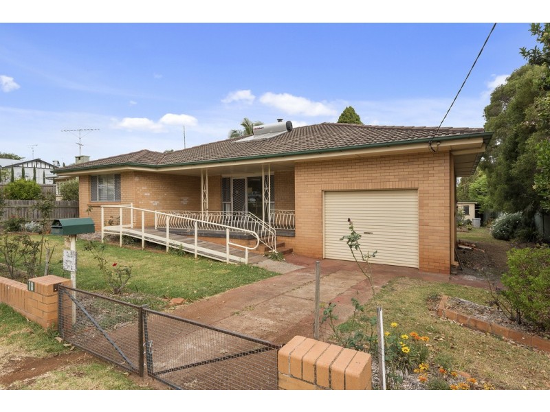 18 Ipswich Street, East Toowoomba QLD 4350