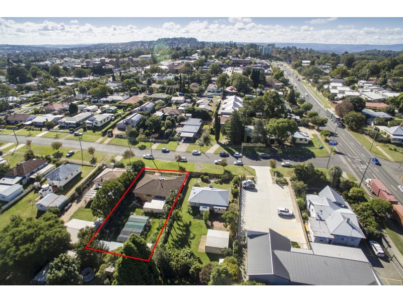 18 Ipswich Street, East Toowoomba QLD 4350