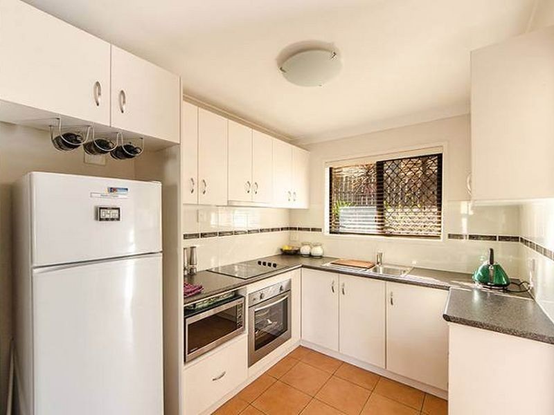 1/7 Stradbroke Street, Rockville QLD 4350