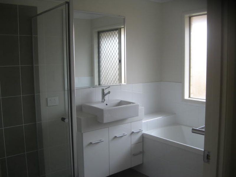 239a New England Highway, Blue Mountain Heights QLD 4350