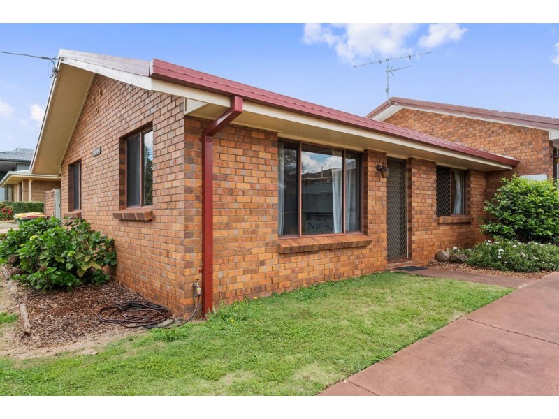 1/25 Debra Street, Centenary Heights QLD 4350