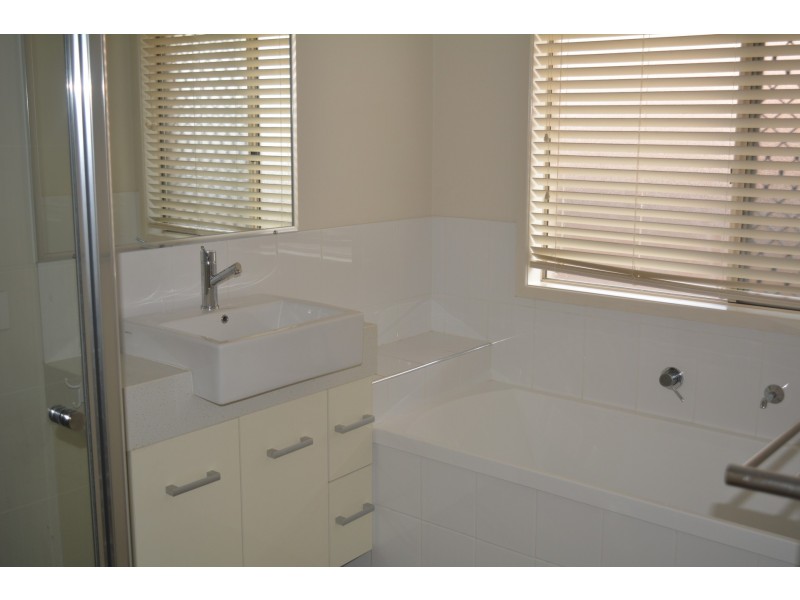 239 New England Highway, Harlaxton QLD 4350