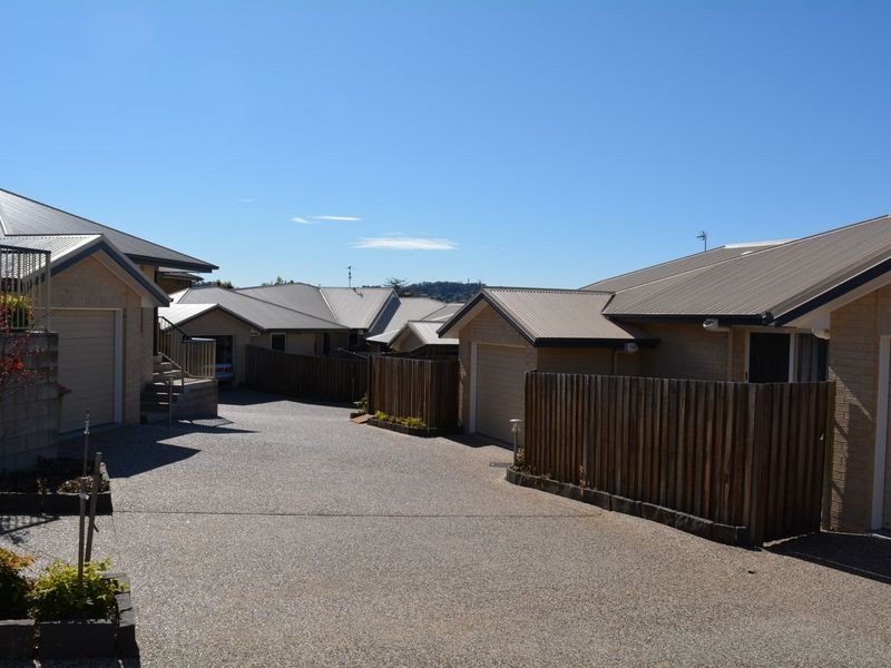 2/82 Holberton Street, Rockville QLD 4350