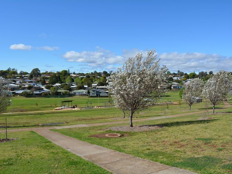 2/82 Holberton Street, Rockville QLD 4350