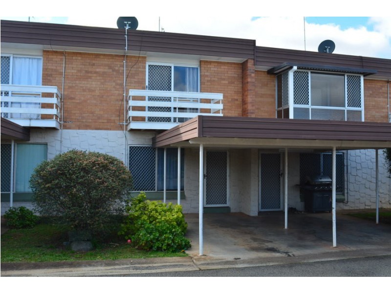 3/9 Whitefriars Street, Rockville QLD 4350