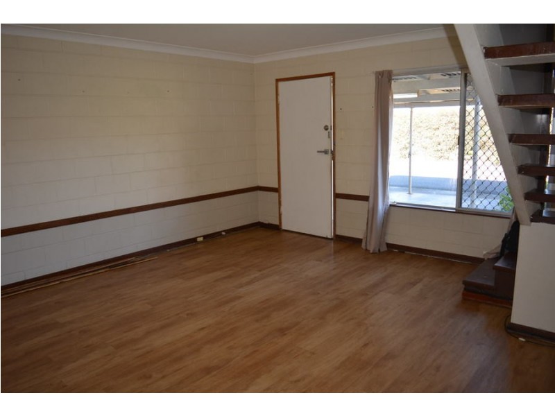 3/9 Whitefriars Street, Rockville QLD 4350