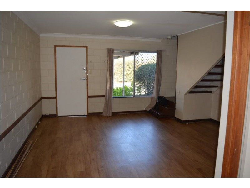 3/9 Whitefriars Street, Rockville QLD 4350