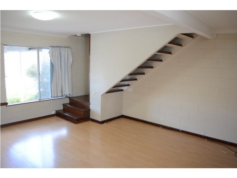 3/9 Whitefriars Street, Rockville QLD 4350