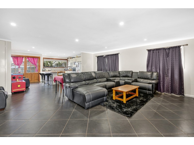 10 Coolawin Court, Wilsonton Heights QLD 4350