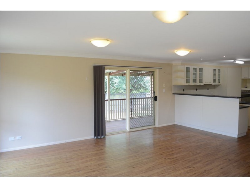 12 Dodson Crescent, Mount Kynoch QLD 4350