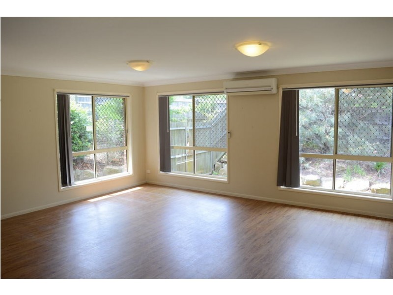 12 Dodson Crescent, Mount Kynoch QLD 4350