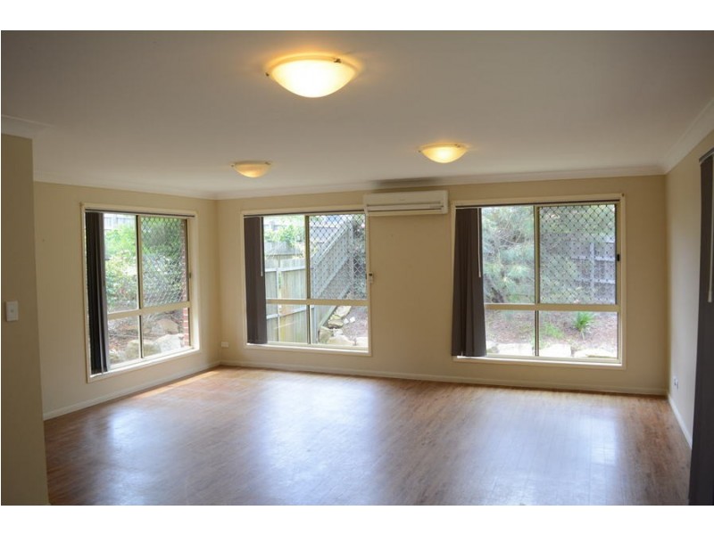 12 Dodson Crescent, Mount Kynoch QLD 4350