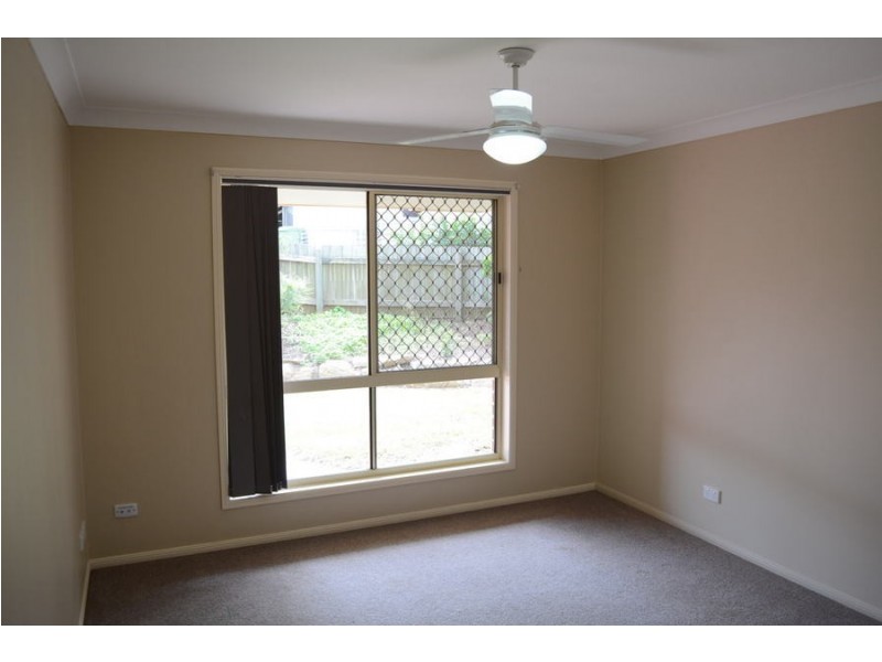 12 Dodson Crescent, Mount Kynoch QLD 4350