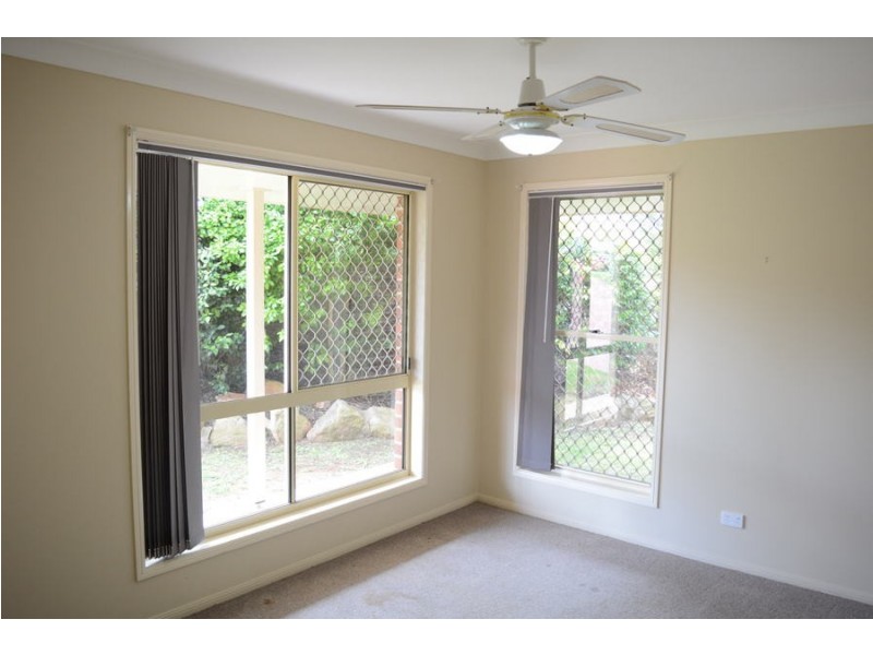 12 Dodson Crescent, Mount Kynoch QLD 4350