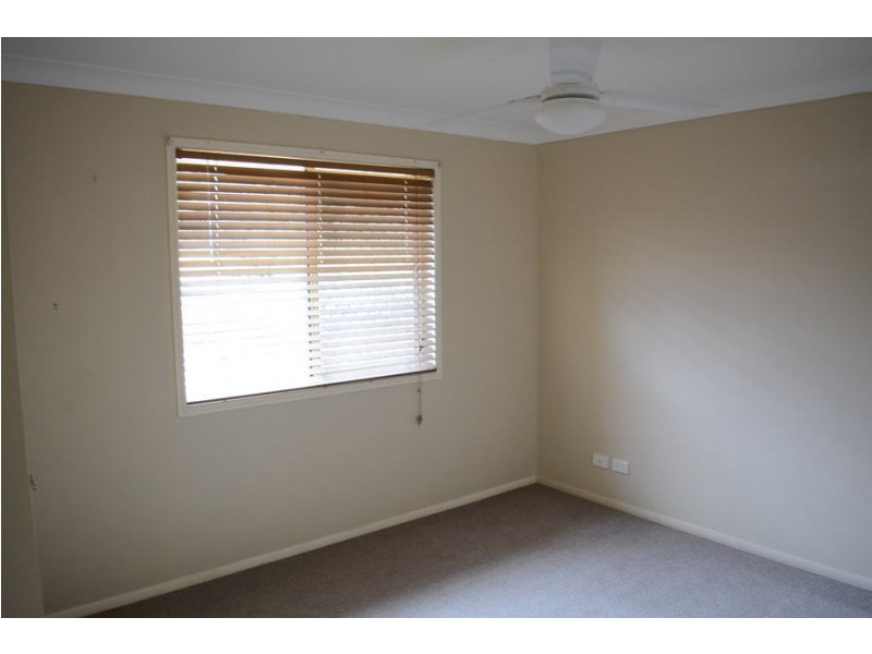 12 Dodson Crescent, Mount Kynoch QLD 4350