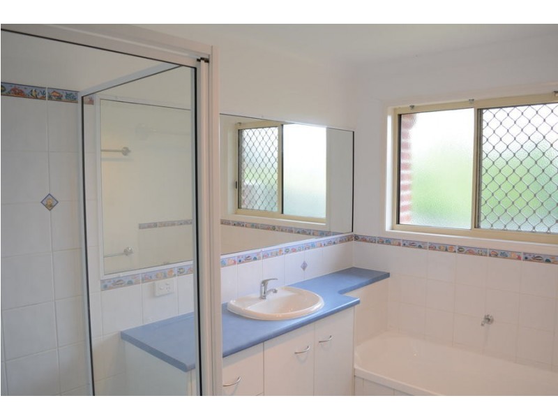 12 Dodson Crescent, Mount Kynoch QLD 4350