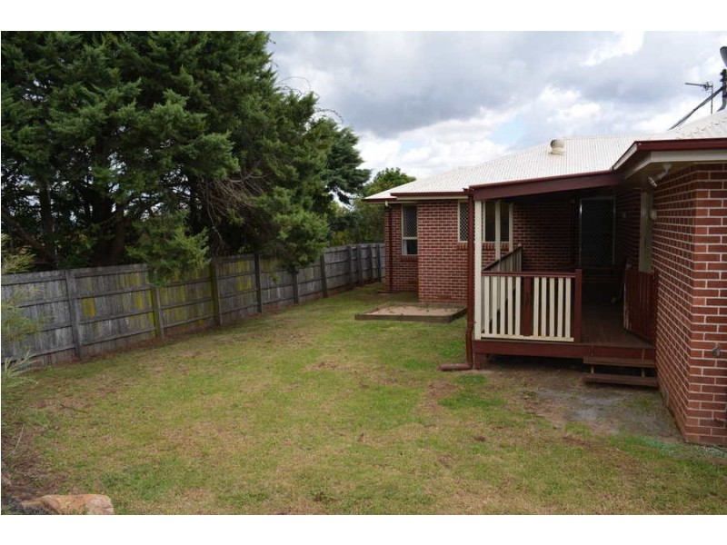 12 Dodson Crescent, Mount Kynoch QLD 4350