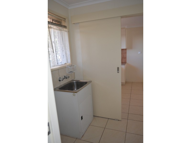 1/16 Spies Court, Mount Lofty QLD 4350