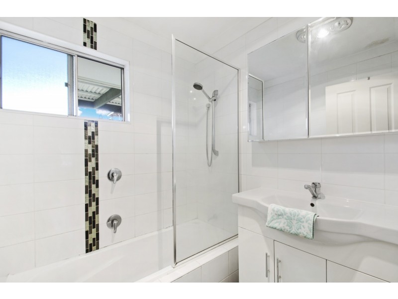 2/22 Whichello Street, Newtown QLD 4350