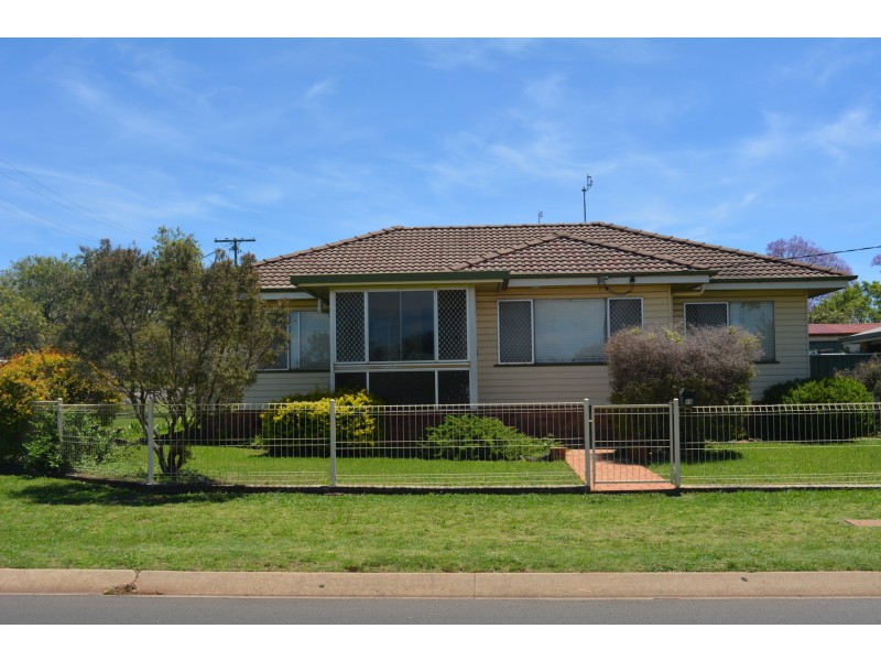 15 Burton Street, Harristown QLD 4350