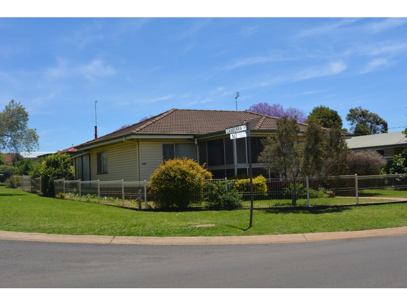 15 Burton Street, Harristown QLD 4350