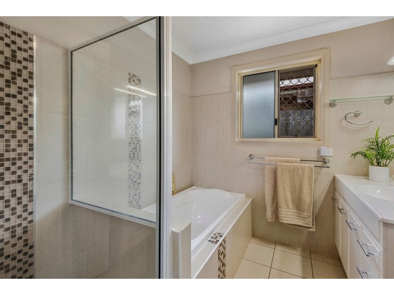 1/4 Brunckhorst Drive, Kearneys Spring QLD 4350