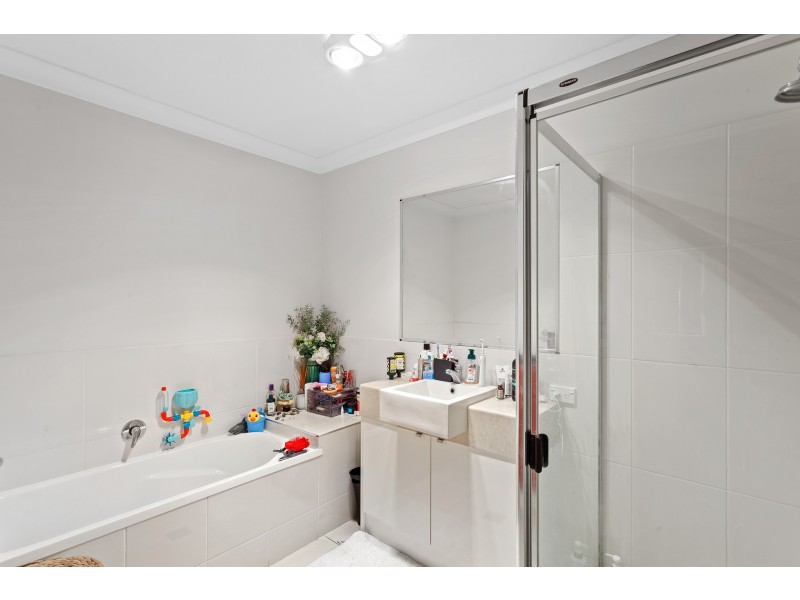 1 & 2/11 Carlin Street, Glenvale QLD 4350