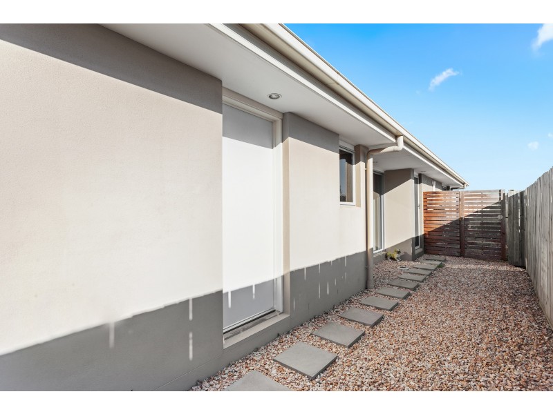 1 & 2/11 Carlin Street, Glenvale QLD 4350