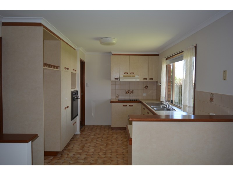 16 Fern Drive, Kearneys Spring QLD 4350