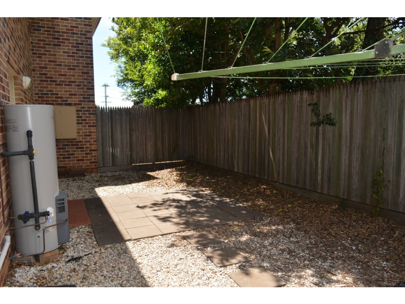 6/33 Helen Street, Newtown QLD 4350