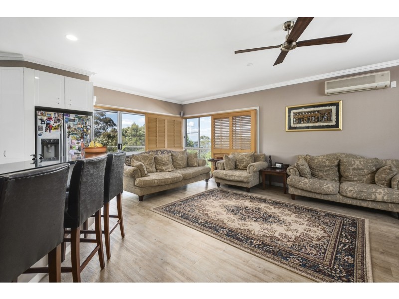 18 Harvey Street, Mount Lofty QLD 4350