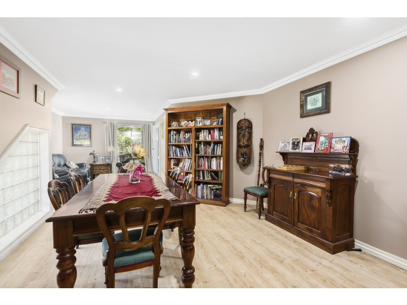 18 Harvey Street, Mount Lofty QLD 4350