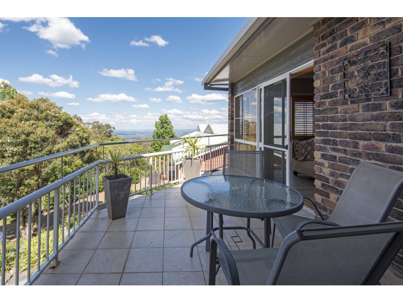 18 Harvey Street, Mount Lofty QLD 4350