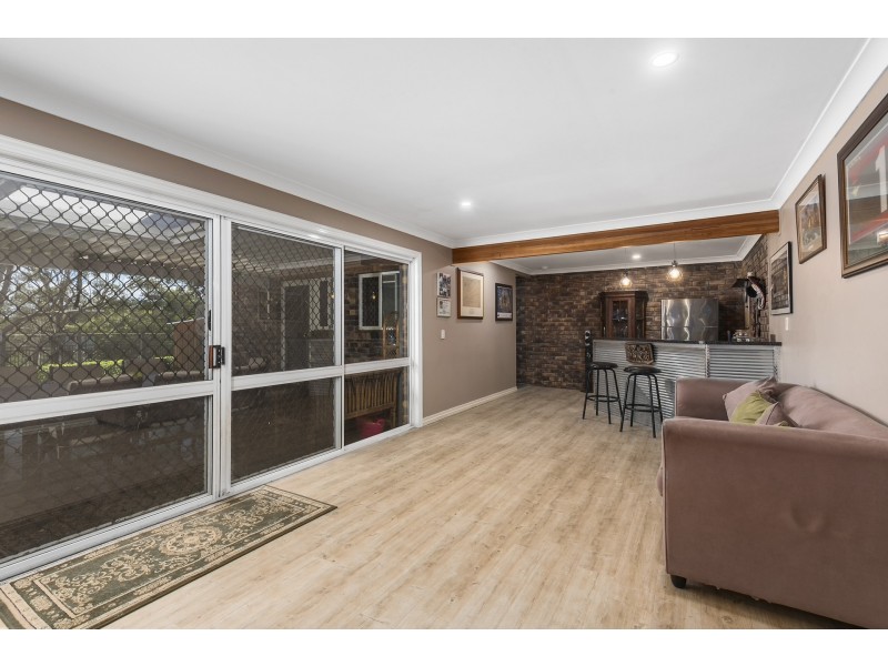 18 Harvey Street, Mount Lofty QLD 4350