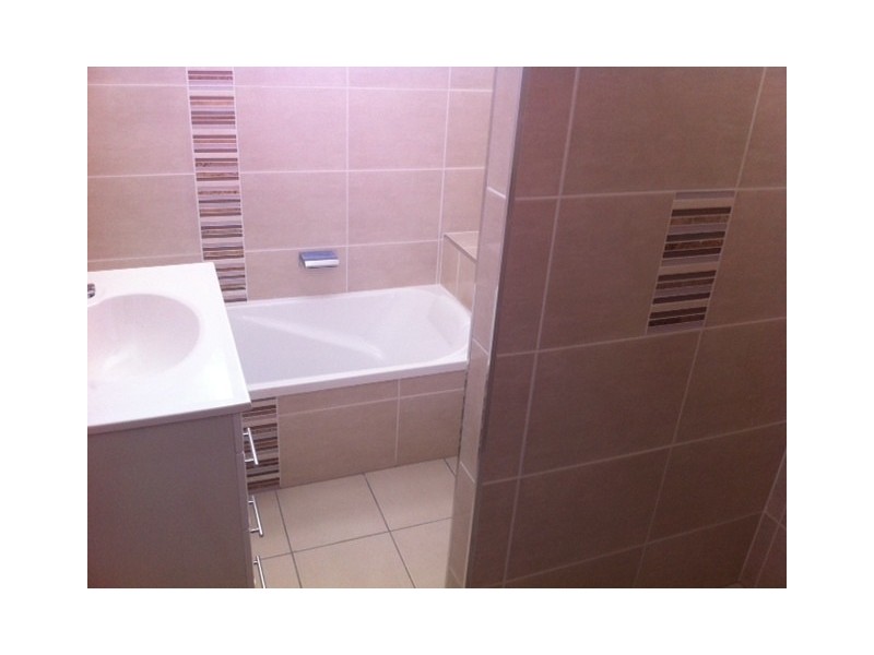 24 Mary Street, Mount Lofty QLD 4350