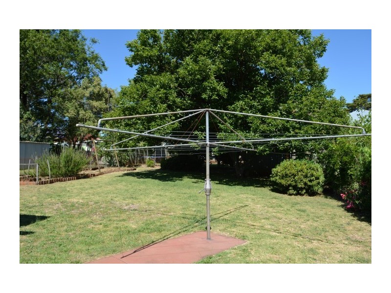 24 Mary Street, Mount Lofty QLD 4350