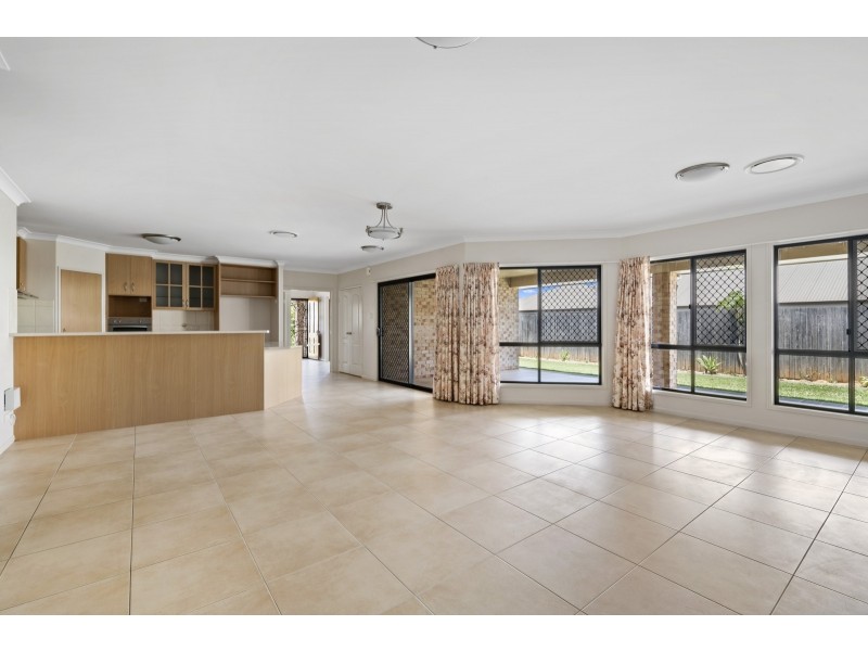 4 Pugh Street, Middle Ridge QLD 4350