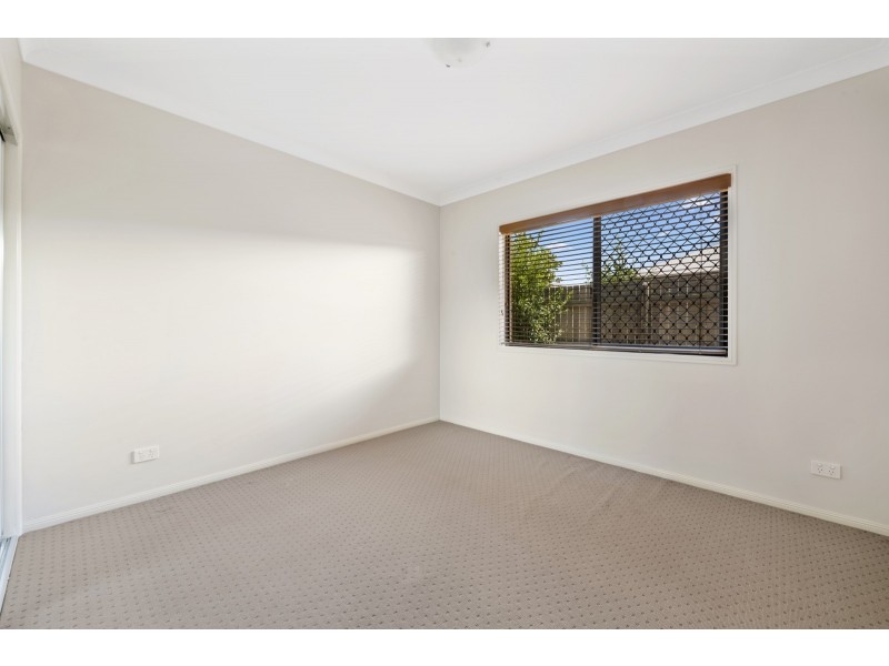 4 Pugh Street, Middle Ridge QLD 4350